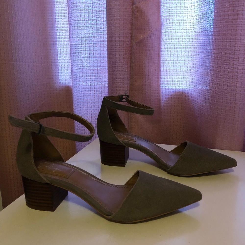 Closed toe sandal heels